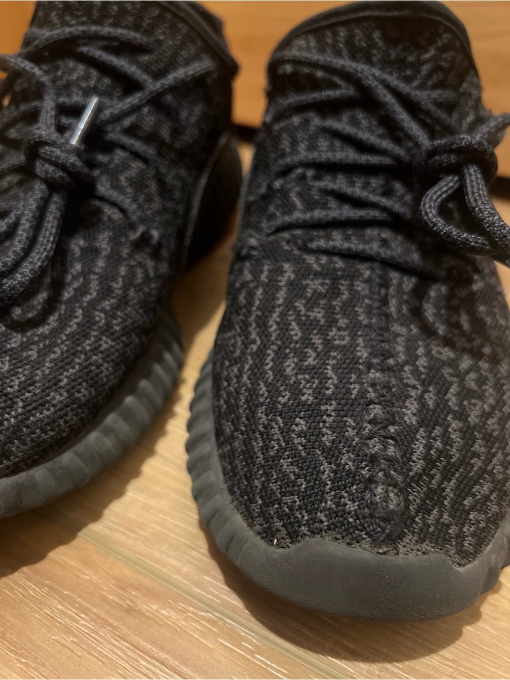 Size 10 Yeezy 350 v1 black pirate original release - Yeezy sneakers - pre owned - Picture 8 of 9